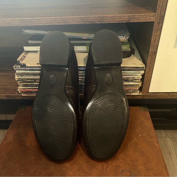 Eurosoft Brown Croc Embossed Loafers Women’s 8M | Classic Preppy Style - Picture 10 of 12